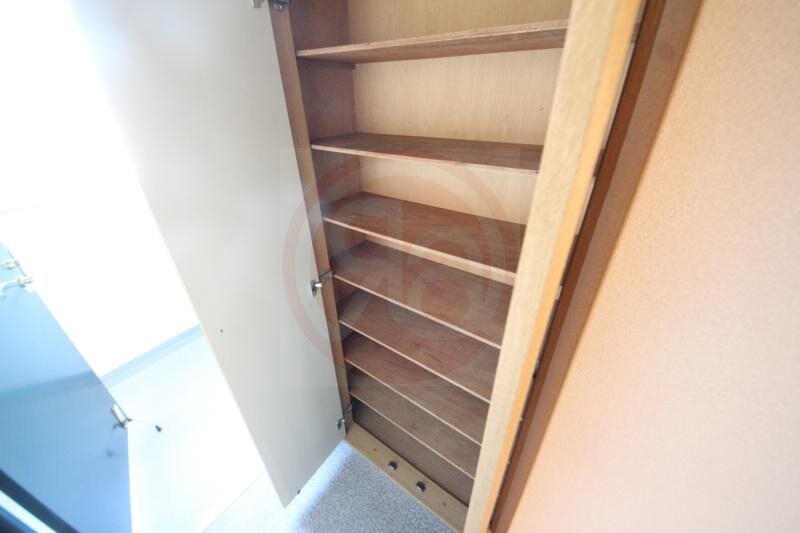 物件内観写真17　(たっぷりとした収納スペースです)