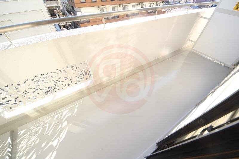 物件内観写真20　(暖かな日差しのふりそそぐバルコニー)