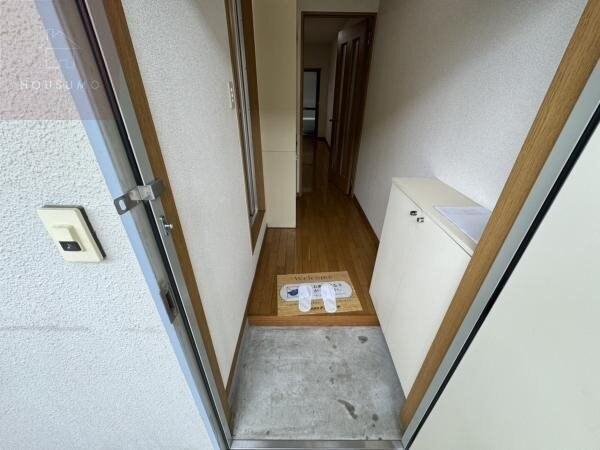 物件内観写真9　(ゆったりとした玄関です)