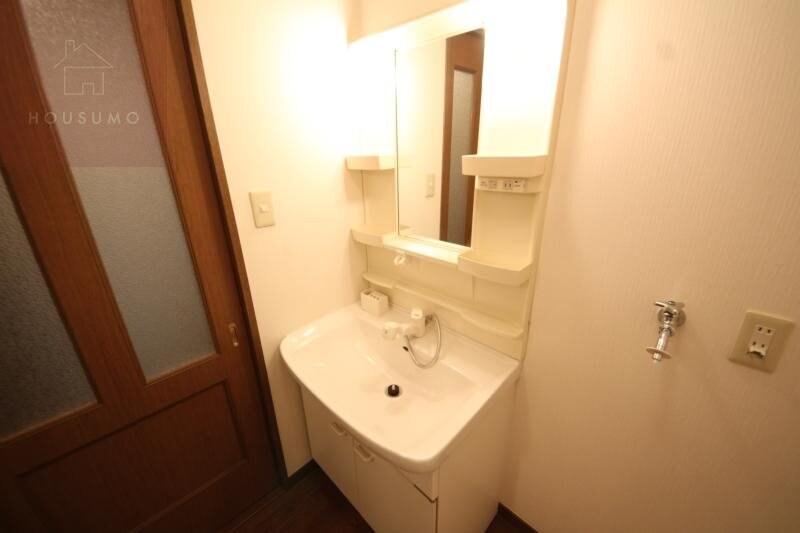 物件内観写真9　(使いやすい独立洗面台です)