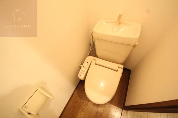 トイレ(落ち着いた色調のトイレです)