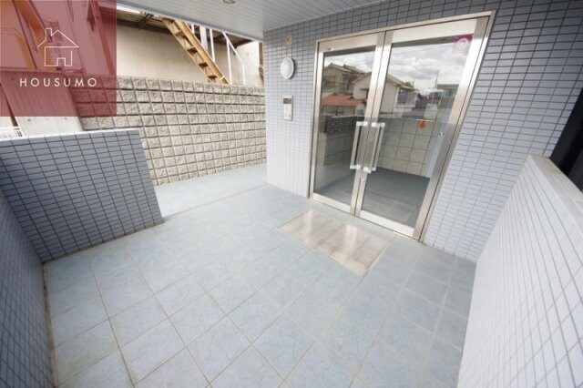 物件外観写真2　(エントランスです)