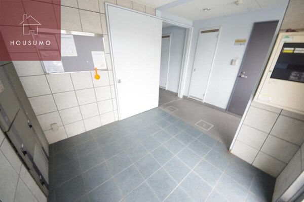 建物設備(清潔なロビーです)