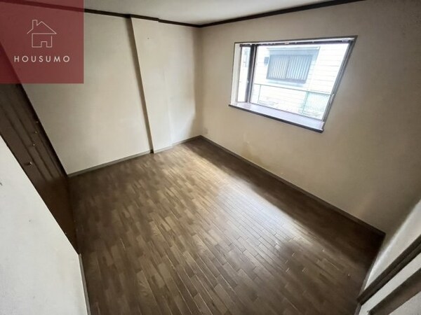 寝室(落ち着いて過ごせるお部屋なので、寝室にいかがでしょうか)