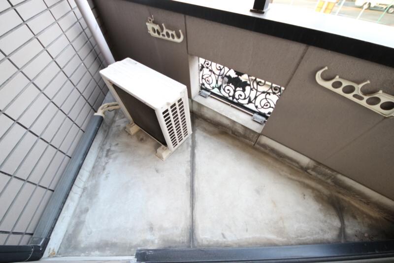 物件内観写真12　(バルコニーからの眺めを楽しみながら食事をしませんか)