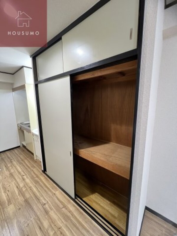 収納(小物を収納するのに便利です)
