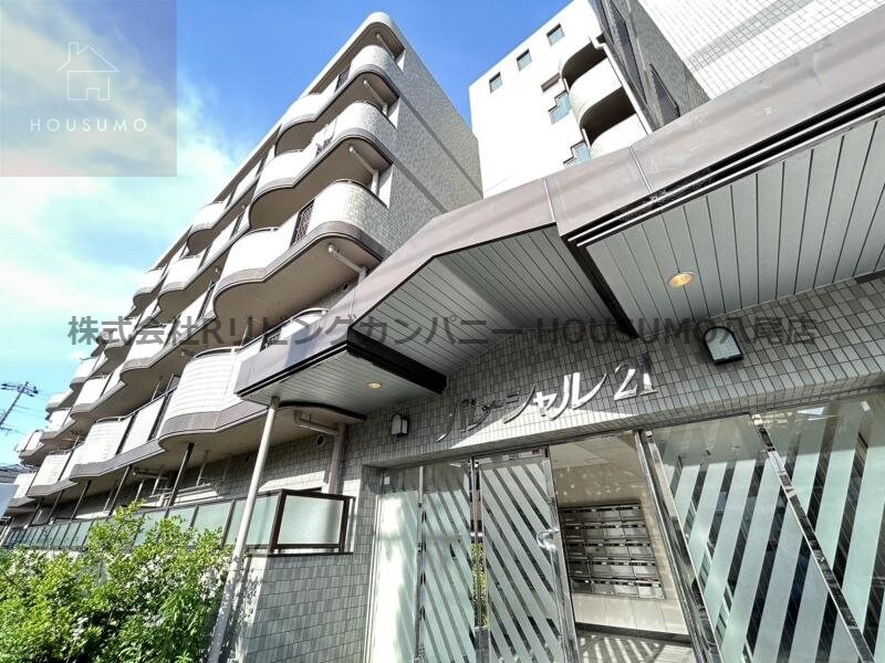 物件外観写真1　(外観は落ち着いています)