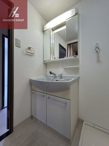 物件内観写真17　(こちらのリビングで趣味の時間をお楽しみください)