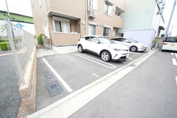 駐車場(駐車場があるので、車を買う予定の方も安心です)
