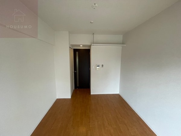 居室(コンパクトなキッチンで掃除もラクラク)