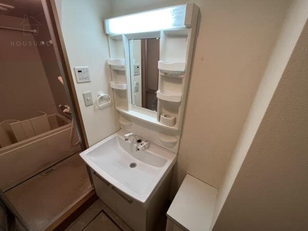 物件内観写真21　(独立洗面台あり、毎朝おしゃれに忙しい女性の方におすすめです)