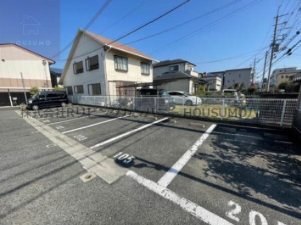 駐車場(駐車場があるので、車を買う予定の方も安心です)