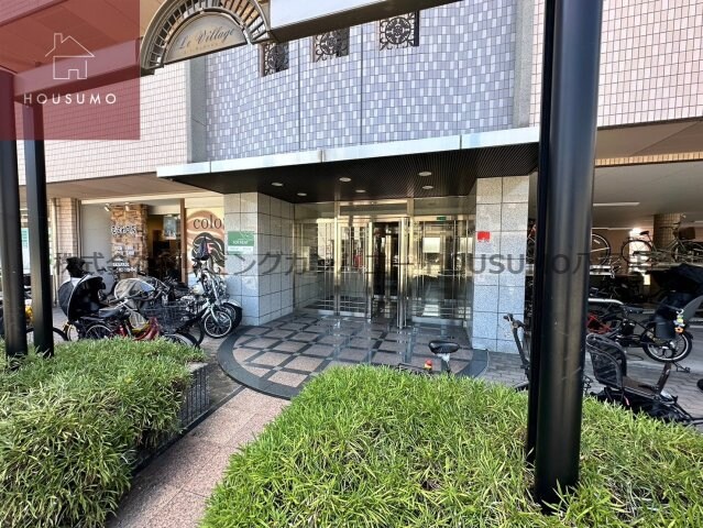 物件外観写真3　(清潔なエントランスです)