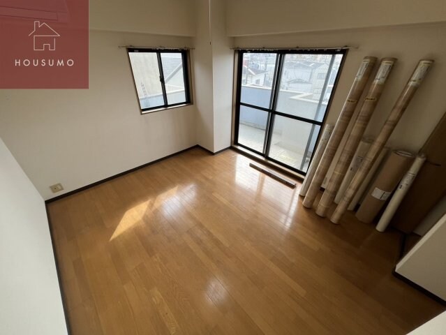 物件内観写真3　(ゆったりとしたリビングです)