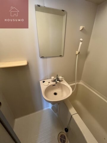 物件内観写真16　(明るい洗面所です)