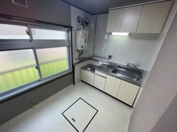 物件内観写真4　(ゆったり過ごせる居間です)