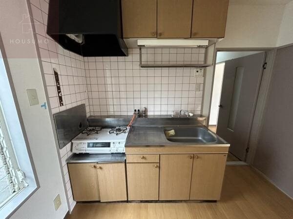 物件内観写真5　(コンパクトなキッチンで掃除もラクラク)