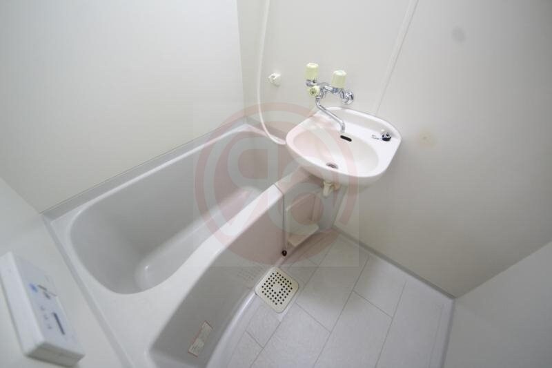 物件内観写真8　(コンパクトで使いやすいお風呂です)