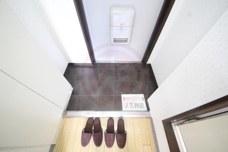 物件内観写真16　(収納もある玄関です)