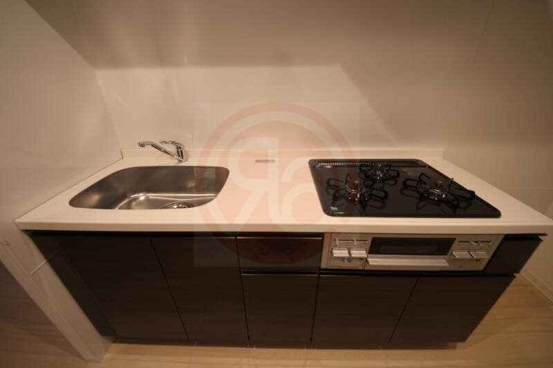 物件内観写真8　(コンパクトなキッチンで掃除もラクラク)