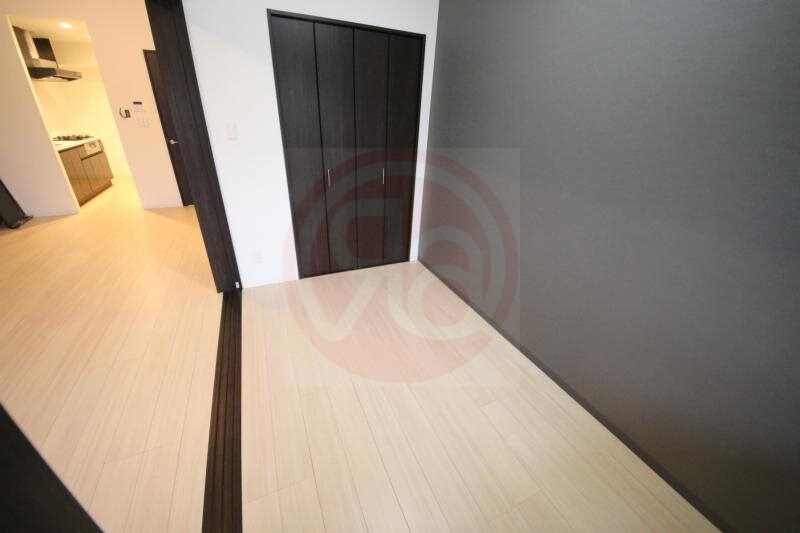 物件内観写真13　(落ち着いた色調の寝室です)