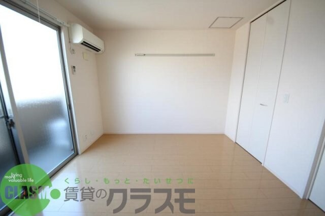 物件内観写真23　(落ち着いた色調の洋室です)