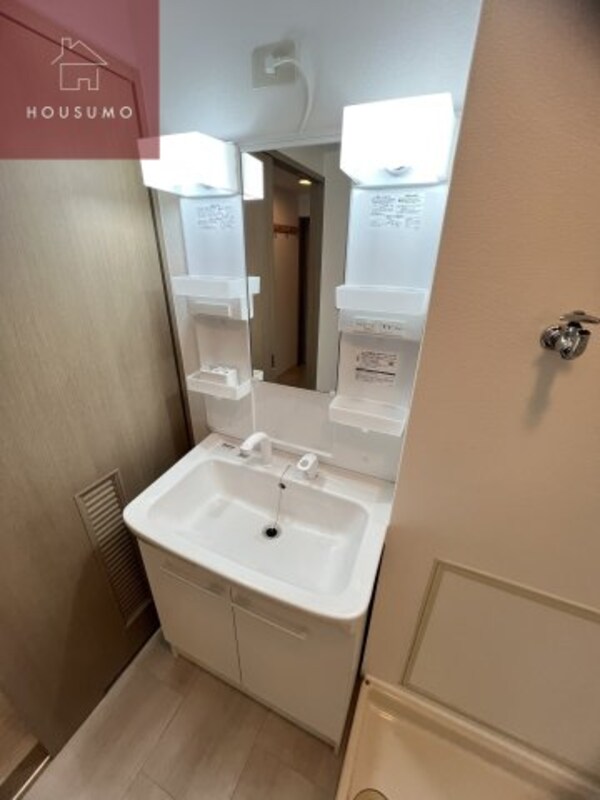洗面・脱衣所(ゆったりとスペースのある洗面所)