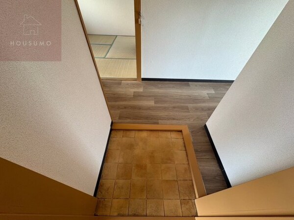 玄関(お子さんのためのお部屋にいかがでしょうか)