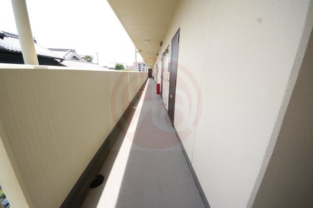 物件外観写真3　(清潔なロビーです)