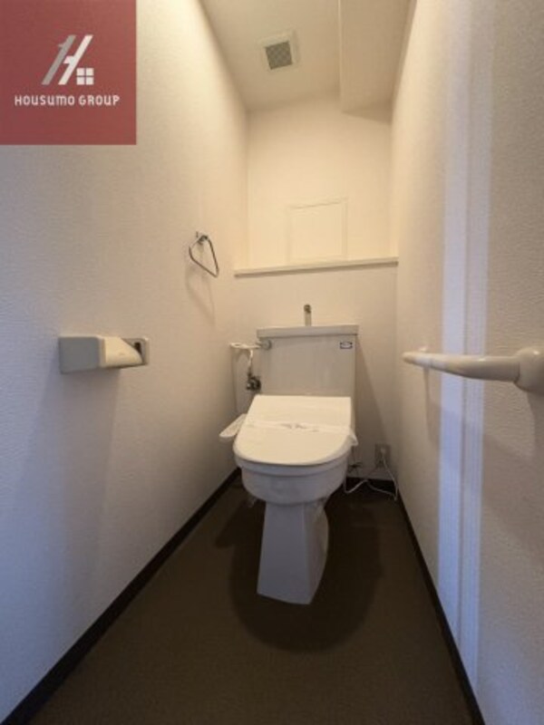 トイレ(落ち着いた色調のトイレです)