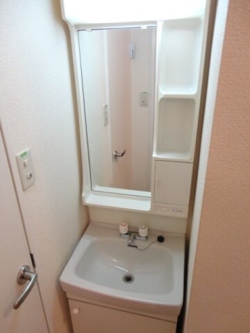 物件内観写真7　(独立洗面台)