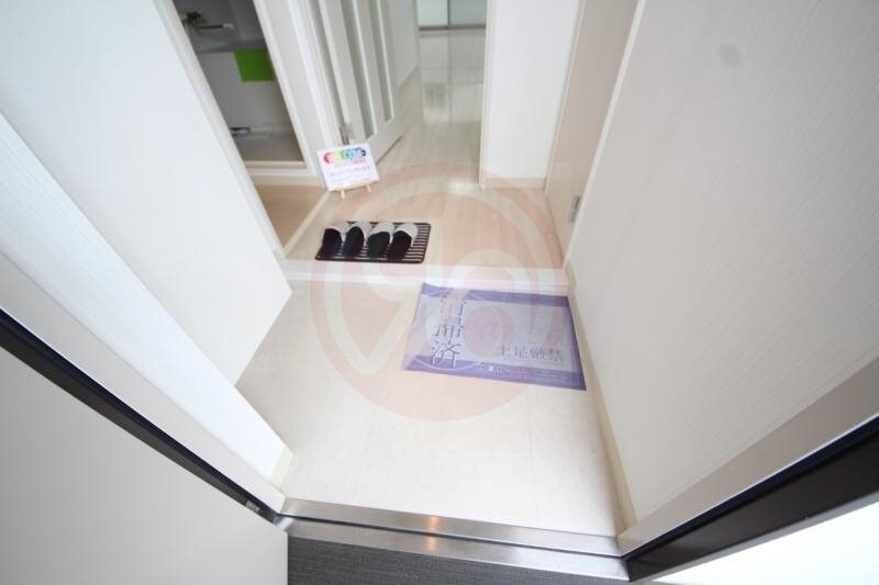 物件内観写真16　(ゆったりとした玄関です)