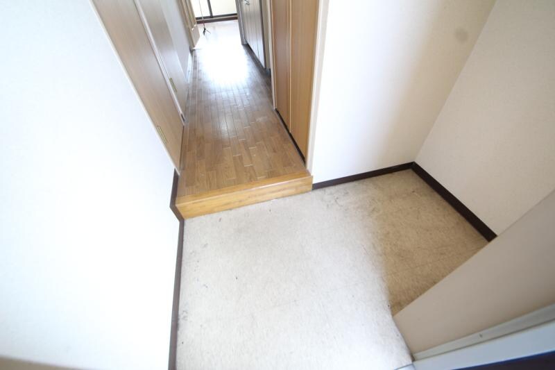 物件内観写真9　(落ち着いた玄関です)