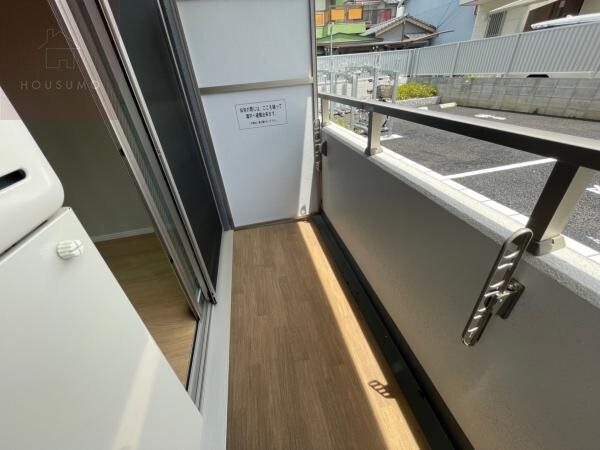 バルコニー(開放的で明るい空間を演出してくれるバルコニーです)