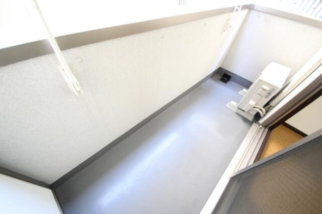 物件内観写真13　(暖かな日差しのふりそそぐバルコニー)