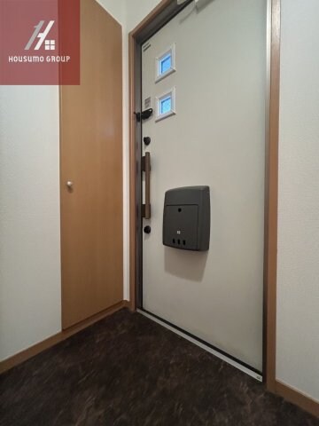 物件内観写真4　(シンプルで使いやすい玄関です)