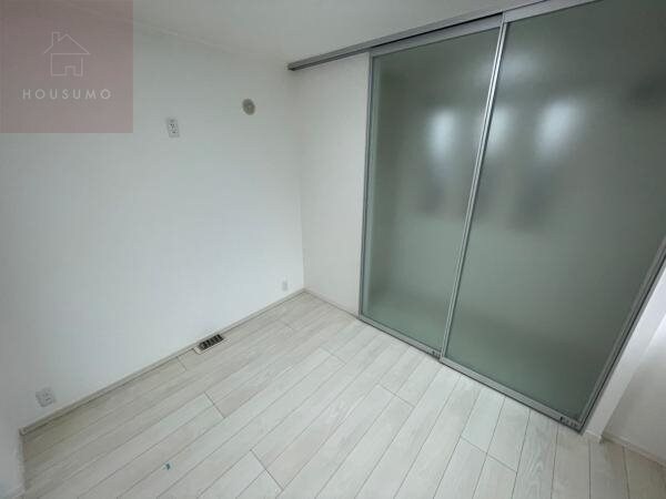 寝室(落ち着いて過ごせるお部屋なので、寝室にいかがでしょうか)