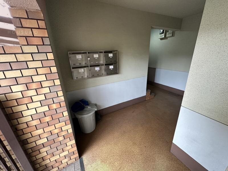 物件外観写真2　(ゆとりのあるロビーです)