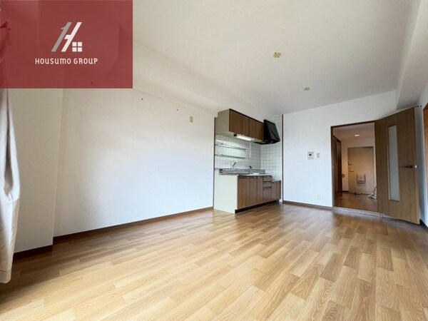 居室(ゆったりした洋室です)