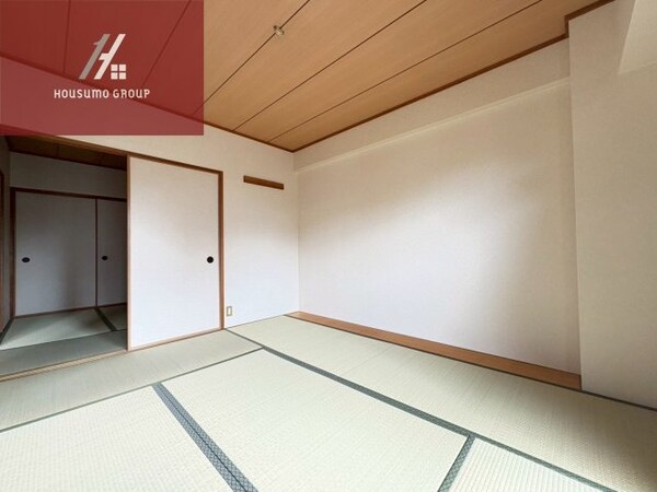 和室(広くて明るい寝室)