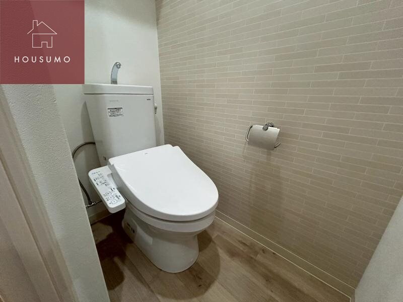 物件内観写真9　(ゆったりとした空間のトイレです)