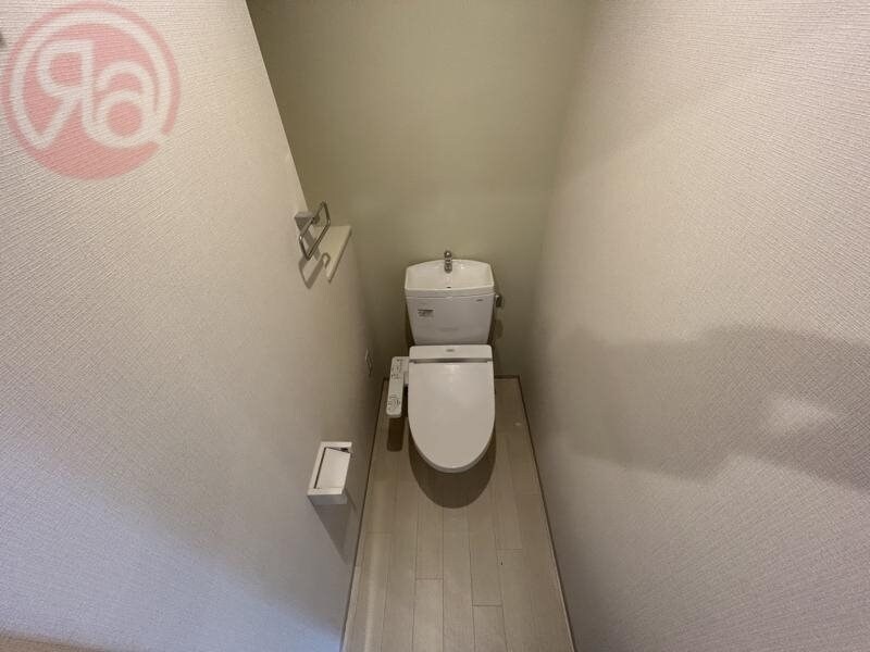 物件内観写真8　(ゆったりとした空間のトイレです)