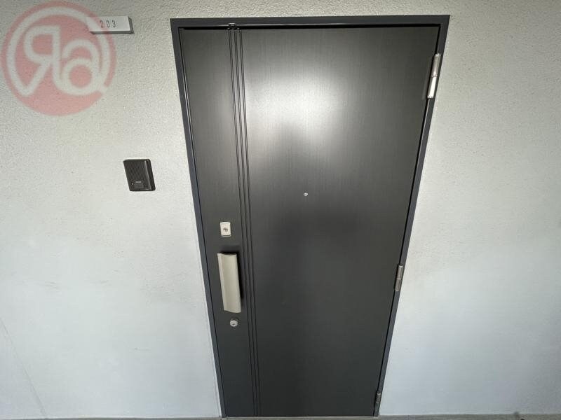 物件内観写真9　(ゆったりとした玄関です)