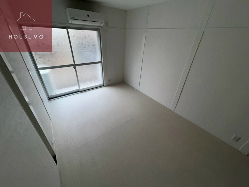 物件内観写真3　(こちらのリビングで趣味の時間をお楽しみください)