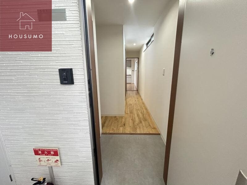 物件内観写真10　(明るい玄関です)