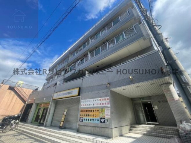 物件外観写真1　(落ち着いた雰囲気の外観です)