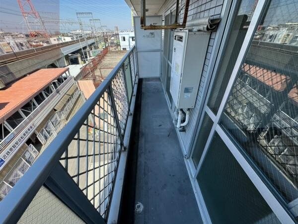 物件内観写真12　(開放的で明るい空間を演出してくれるバルコニーです)