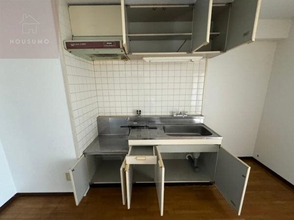 物件内観写真17　(コンパクトなキッチンで掃除もラクラク)