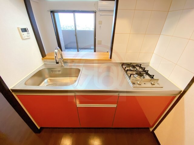 物件内観写真8　(コンパクトなキッチンで掃除もラクラク)