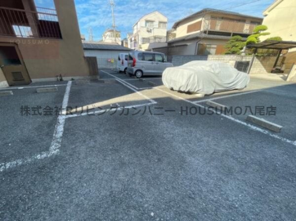 駐車場(駐車場があるので、車を買う予定の方も安心です)